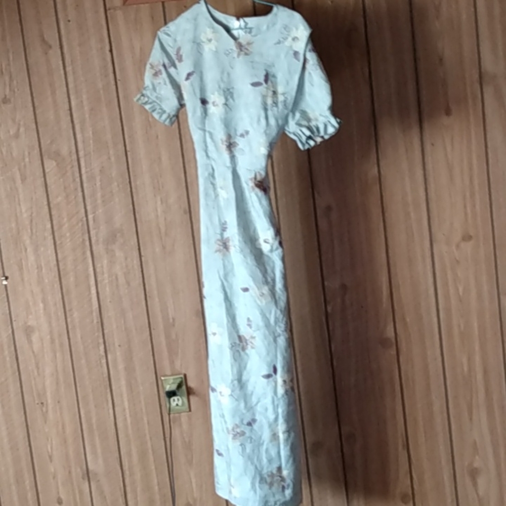 Dress - Picture 2 of 3